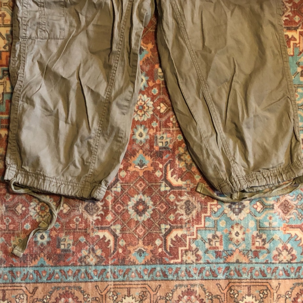 Casual Cargo Capri Pants - Picture 6 of 6